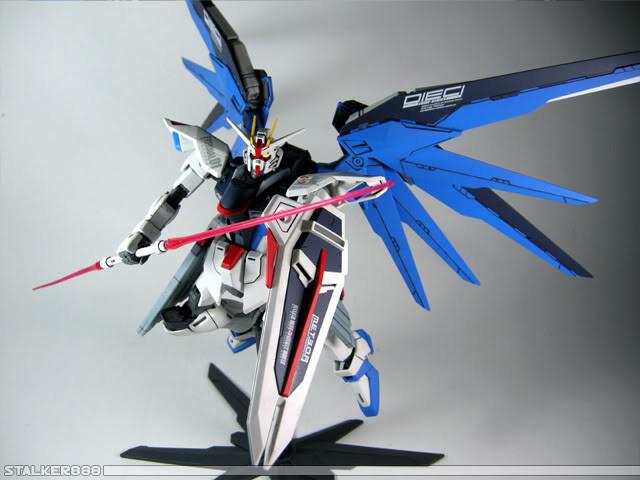 BANDAI Gundam ZGMF-X10A Freedom Gundam MG 1/100 Scale