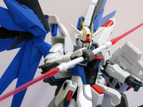 BANDAI Gundam ZGMF-X10A Freedom Gundam MG 1/100 Scale