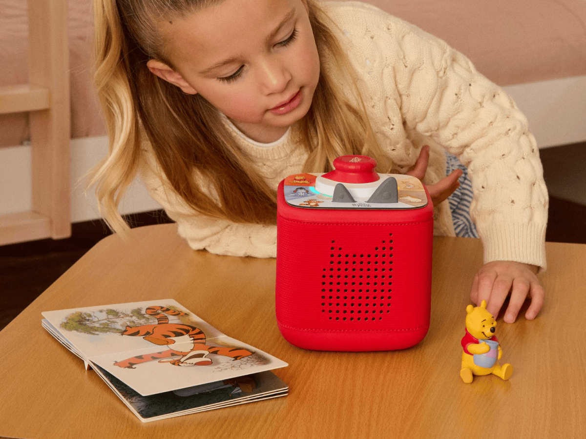 Disney Winnie the Pooh Toniebox 2 Play Set - Sunset Red